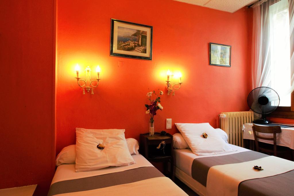 Hotel Innova Cardabella Avignon Room photo